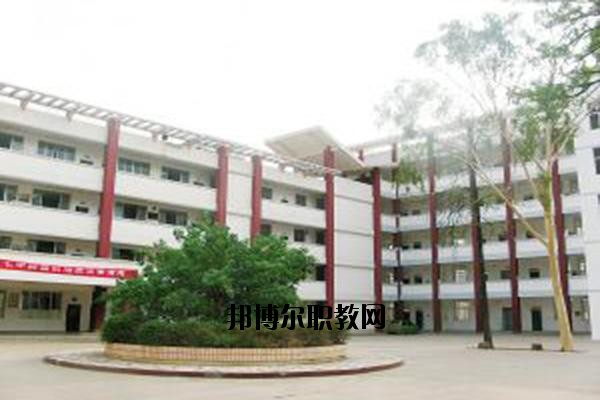 內(nèi)江市川威技工學(xué)校2020年招生辦聯(lián)系電話(huà)