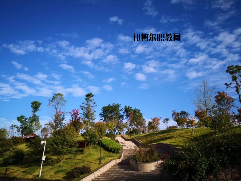 成都市工業(yè)職業(yè)技術(shù)學(xué)校2020年報(bào)名條件、招生要求、招生對象