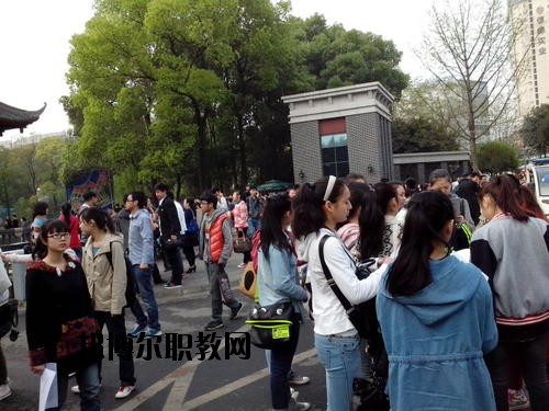 成都國(guó)演藝術(shù)學(xué)校2020年報(bào)名條件、招生要求、招生對(duì)象
