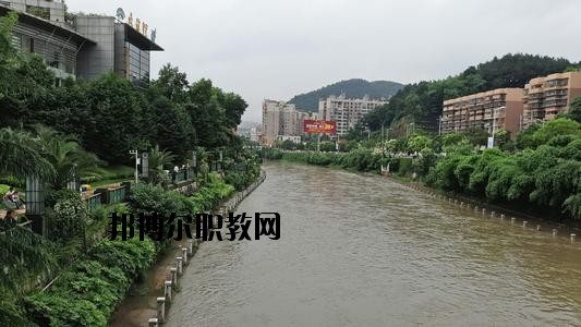 貴陽長征職業(yè)技術(shù)學(xué)校2020年報(bào)名條件、招生要求、招生對(duì)象