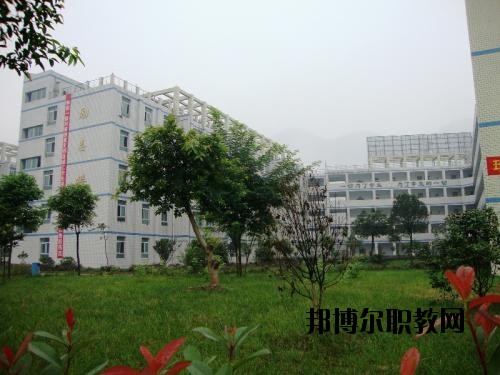 四川筠連職業(yè)技術學校2020年報名條件、招生要求、招生對象