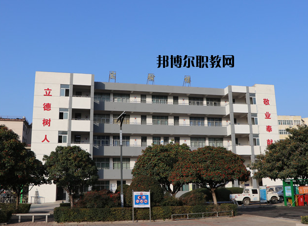 平頂山工業(yè)學(xué)校2021年報名條件、招生要求、招生對象