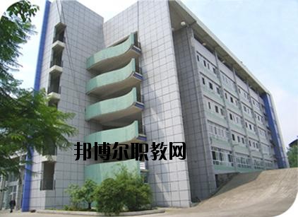東興區(qū)東方科技職業(yè)技術(shù)學校2020年報名條件、招生要求、招生對象