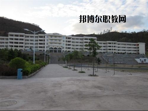 保山隆陽區(qū)職業(yè)技術(shù)學校2020年學費、收費多少