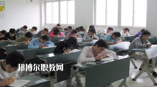蕪湖高級(jí)職業(yè)技術(shù)學(xué)校2020年報(bào)名條件、招生要求、招生對(duì)象