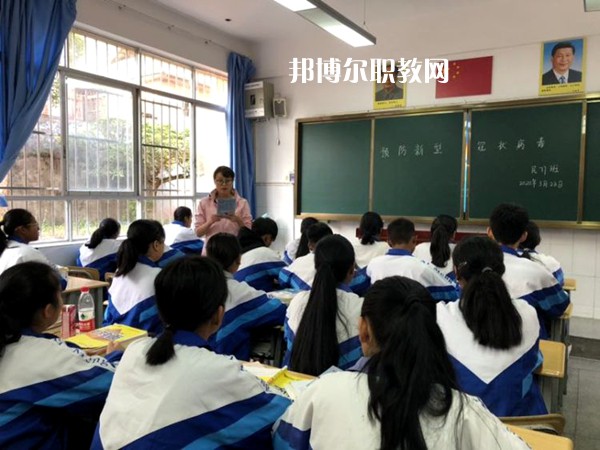 西盟縣職業(yè)高級中學2021年學費、收費多少