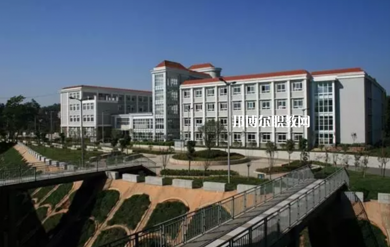 昆明官渡區(qū)職業(yè)高級(jí)中學(xué)2021年學(xué)費(fèi)、收費(fèi)多少