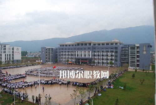 麗江民族中等專業(yè)學校2021年報名條件、招生要求、招生對象