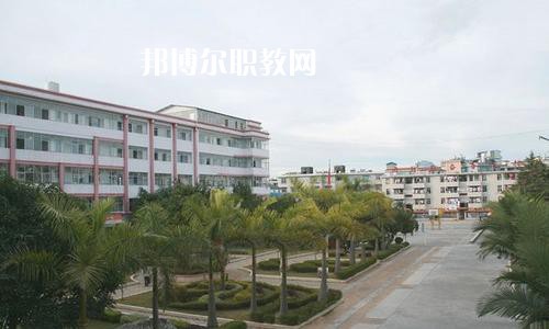 思茅衛(wèi)生學(xué)校2021學(xué)費(fèi)、收費(fèi)多少
