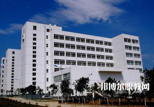 大理衛(wèi)生學校2021年報名條件、招生要求、招生對象