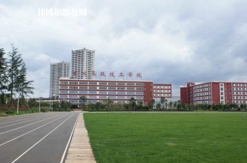 曲靖技工學(xué)校2021年報(bào)名條件、招生對(duì)象