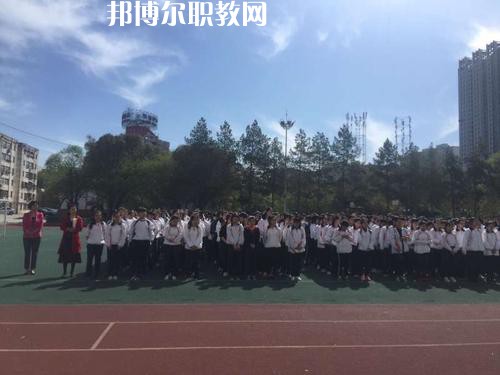 新疆石河子衛(wèi)生學(xué)校2021年學(xué)費(fèi)、收費(fèi)多少