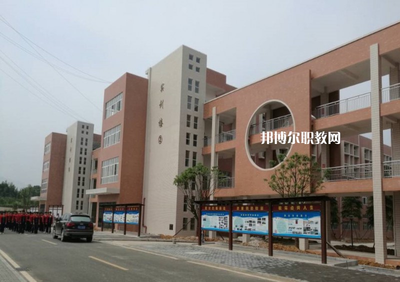 西峰職業(yè)中等專業(yè)學校2022年學費、收費多少