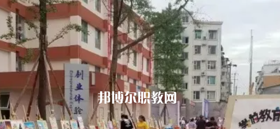 天府成人中等專業(yè)學(xué)校2022年學(xué)費(fèi)、收費(fèi)多少