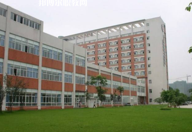 德陽(yáng)中德工業(yè)技術(shù)學(xué)校2022年學(xué)費(fèi)、收費(fèi)多少
