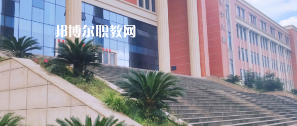 樂山市醫(yī)藥科技高級(jí)技工學(xué)校成都校區(qū)2022年報(bào)名條件、招生要求、招生對(duì)象