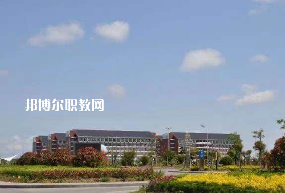 龍陵縣職業(yè)高級(jí)中學(xué)2022年報(bào)名條件、招生要求、招生對(duì)象