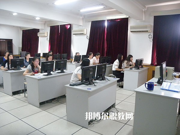 張家口科技職業(yè)學校2022年學費、收費多少