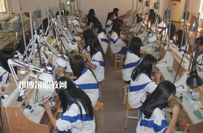 東莞實驗技工學(xué)校2022年報名條件、招生要求、招生對象