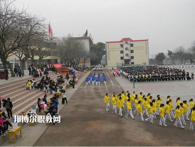 重慶萬州商貿(mào)中等專業(yè)學(xué)校2022年學(xué)費(fèi)、收費(fèi)多少