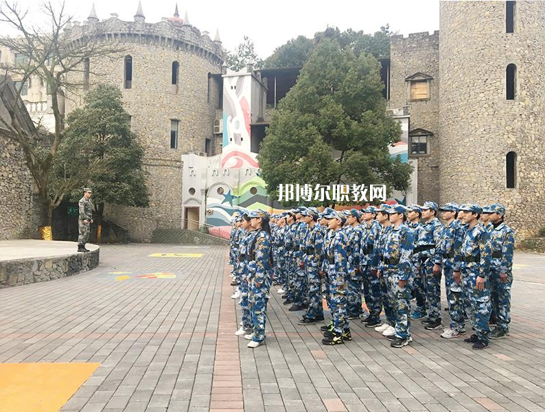 重慶渝中高級職業(yè)學(xué)校2022年學(xué)費(fèi)、收費(fèi)多少