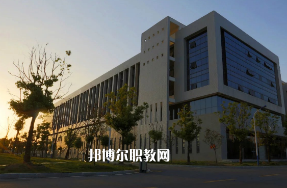 安徽阜陽技師學(xué)院2022年報名條件、招生要求、招生對象