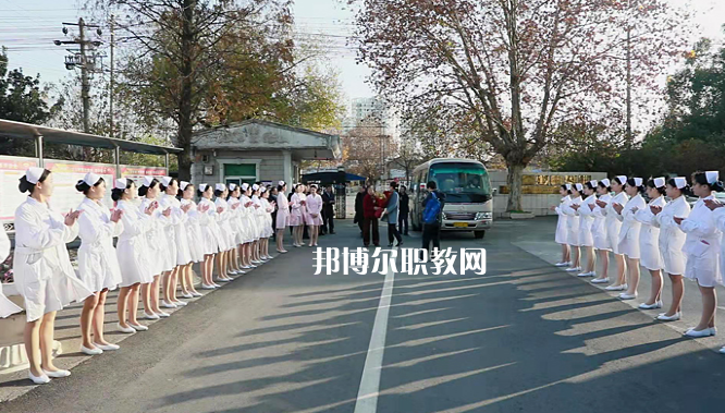 安徽淮南衛(wèi)生學(xué)校2022年報(bào)名條件、招生要求、招生對象