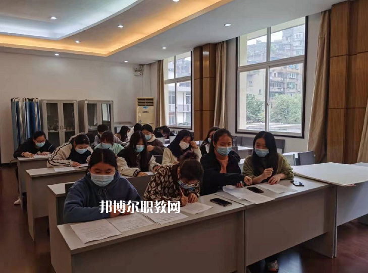 四川內(nèi)江醫(yī)科學(xué)校2022年學(xué)費(fèi)、收費(fèi)多少