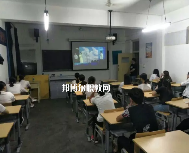 石家莊經(jīng)貿(mào)學(xué)校2022年報名條件、招生要求、招生對象