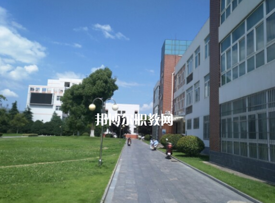 云南廣播電視學(xué)校2022年報(bào)名條件、招生要求、招生對(duì)象