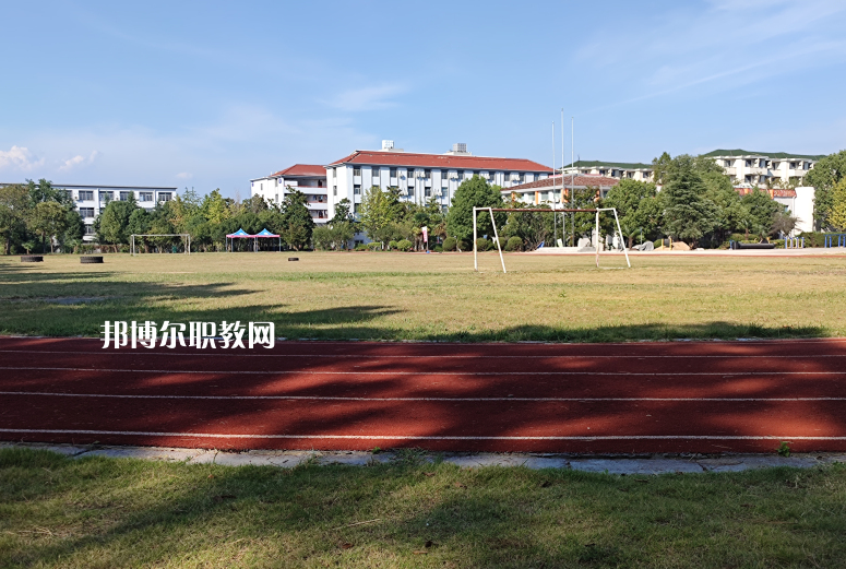 云南臨滄衛(wèi)生學(xué)校2022年報(bào)名條件、招生要求、招生對象