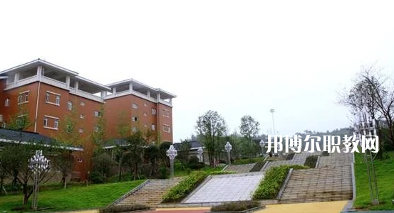 廣東新興中藥學(xué)校2022年報名條件、招生要求、招生對象