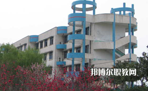 武漢第二高級(jí)技工學(xué)校2022年報(bào)名條件、招生要求、招生對(duì)象