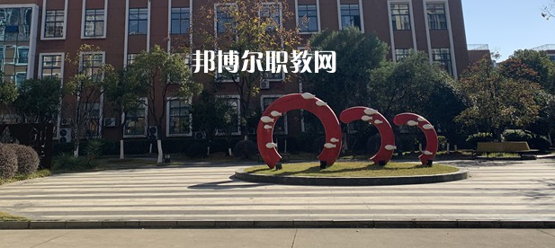 南昌智遠(yuǎn)技工學(xué)校2022年學(xué)費(fèi)、收費(fèi)多少