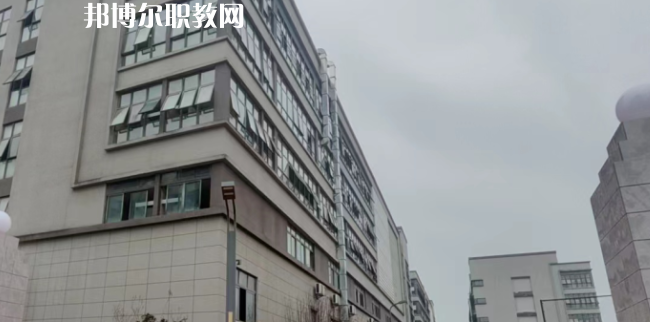 重慶市渝北區(qū)竟成中學(xué)校地址在哪里，哪個(gè)地區(qū)，哪個(gè)城市?
