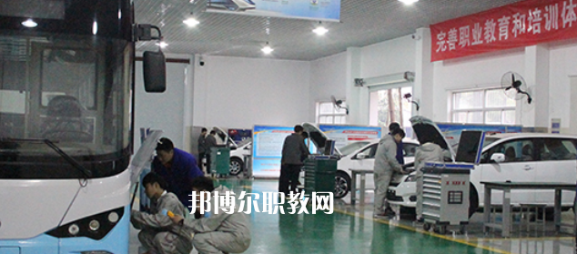 南京市公用事業(yè)技工學(xué)校地址在哪里，哪個地區(qū)，哪個城市?