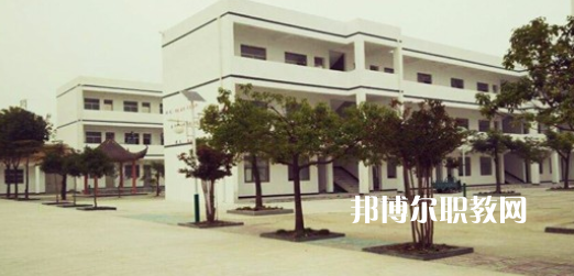 盱眙縣東方職業(yè)高級(jí)中學(xué)地址在哪里，哪個(gè)地區(qū)，哪個(gè)城市?