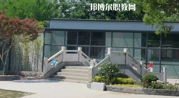 泰州市姜堰區(qū)江淮職業(yè)高級中學地址在哪里，哪個地區(qū)，哪個城市?