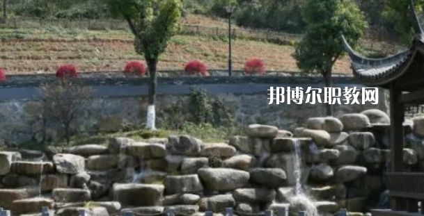 杭州市富陽區(qū)職業(yè)高級中學(xué)地址在哪里，哪個(gè)地區(qū)，哪個(gè)城市?