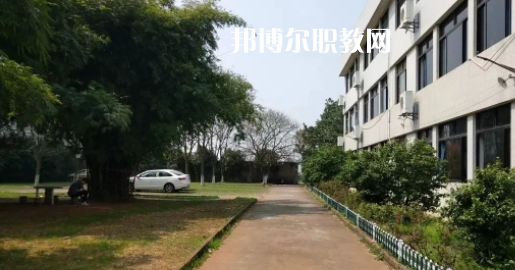 蘭溪市第六中學(xué)地址在哪里，哪個地區(qū)，哪個城市?