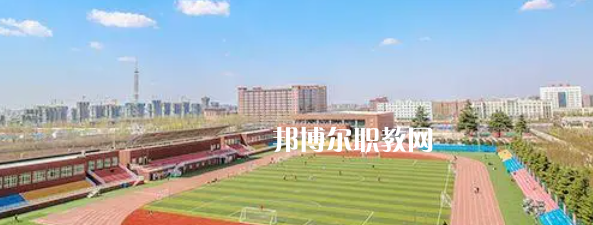 西安培華學(xué)院附屬職業(yè)中等專業(yè)學(xué)校地址在哪里，哪個地區(qū)，哪個城市?