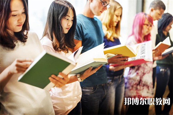 廣東哪里的中專學校能讀酒店服務(wù)與旅游專業(yè)