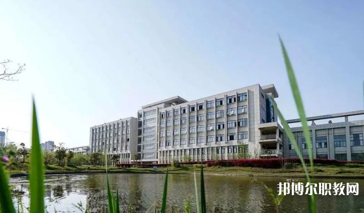 2024蕪湖汽車工程學(xué)校招生計劃 招生人數(shù)是多少(附要求、條件、對象)