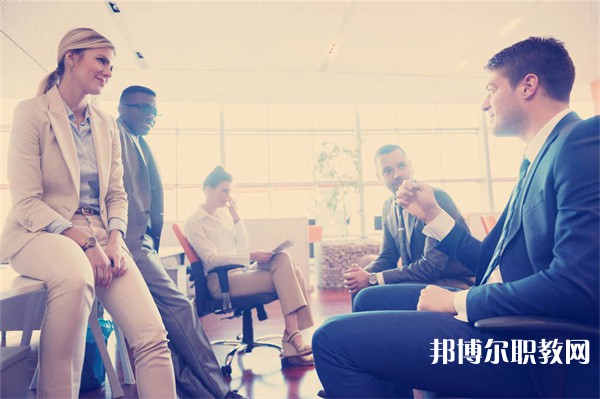 廣西哪里的技工學校能讀計算機應(yīng)用技術(shù)(辦公自動化與硬件維修)專業(yè)