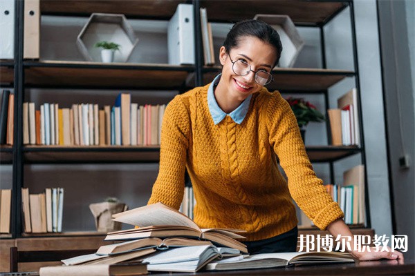 廣西哪里的中職學(xué)校能讀模具設(shè)計(jì)與制造技術(shù)專(zhuān)業(yè)