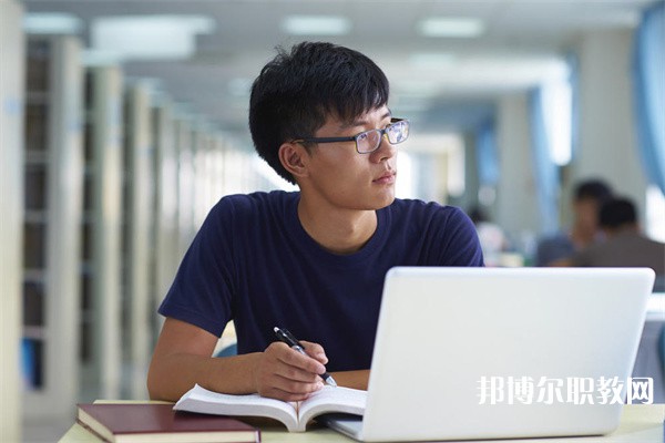 廣西哪里的中職學校能讀建筑工程施工(預(yù)算員)專業(yè)
