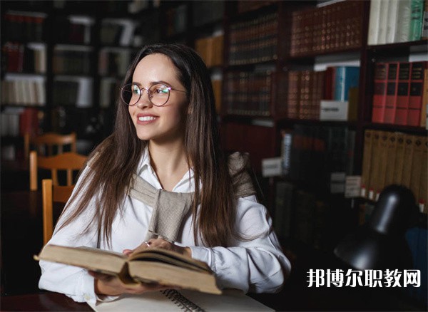 廣西哪里的中職學(xué)校能讀農(nóng)業(yè)機(jī)械使用與維修(汽修運用與維修、數(shù)控技術(shù)、無人機(jī)方向)專業(yè)