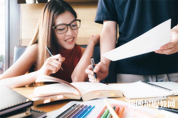 廣西哪里的職業(yè)學(xué)校能讀工藝美術(shù)(廣告設(shè)計(jì))專(zhuān)業(yè)