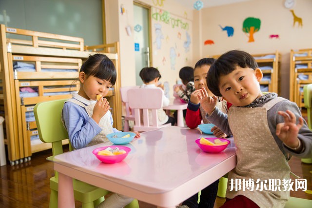 四川哪里的職業(yè)學校能讀服裝制作與生產(chǎn)管理專業(yè)